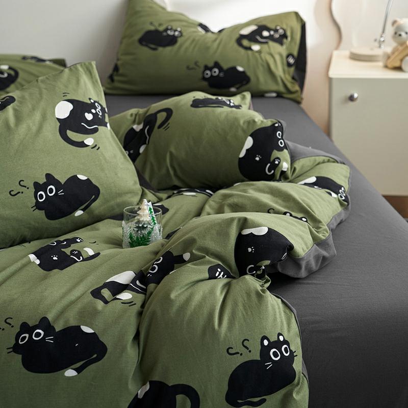 A-Lijn Gebreide 100% Katoenen Vierdelige Bedset Met Schattige Kattenmotief, Groene Dekbedovertrek, Zomers Beddengoed, Drie-Delige Set Met Hoeslaken.  |   Beddengoed Set Van Vier Delen Beddengoed Set Van Vier Delen Beddengoed Set Van Vier Delen